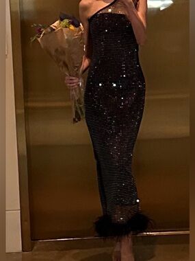 One-Shoulder Dress with Feather Hem/ Seq dress